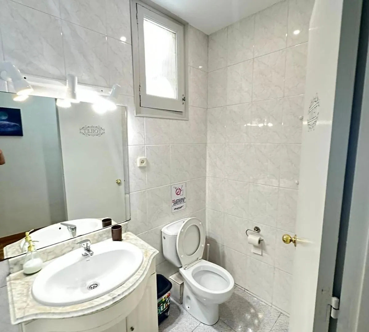 Bed & Breakfast Rooms Aribau Barcelona Spain