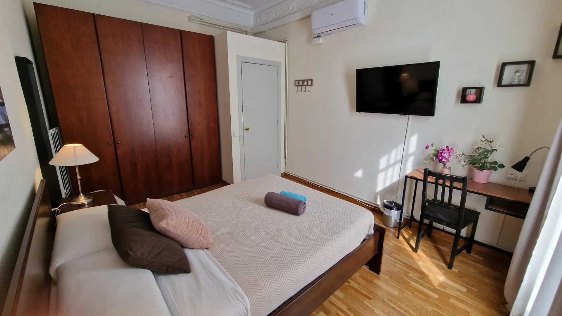 Rooms Aribau Barcelona Bed & Breakfast